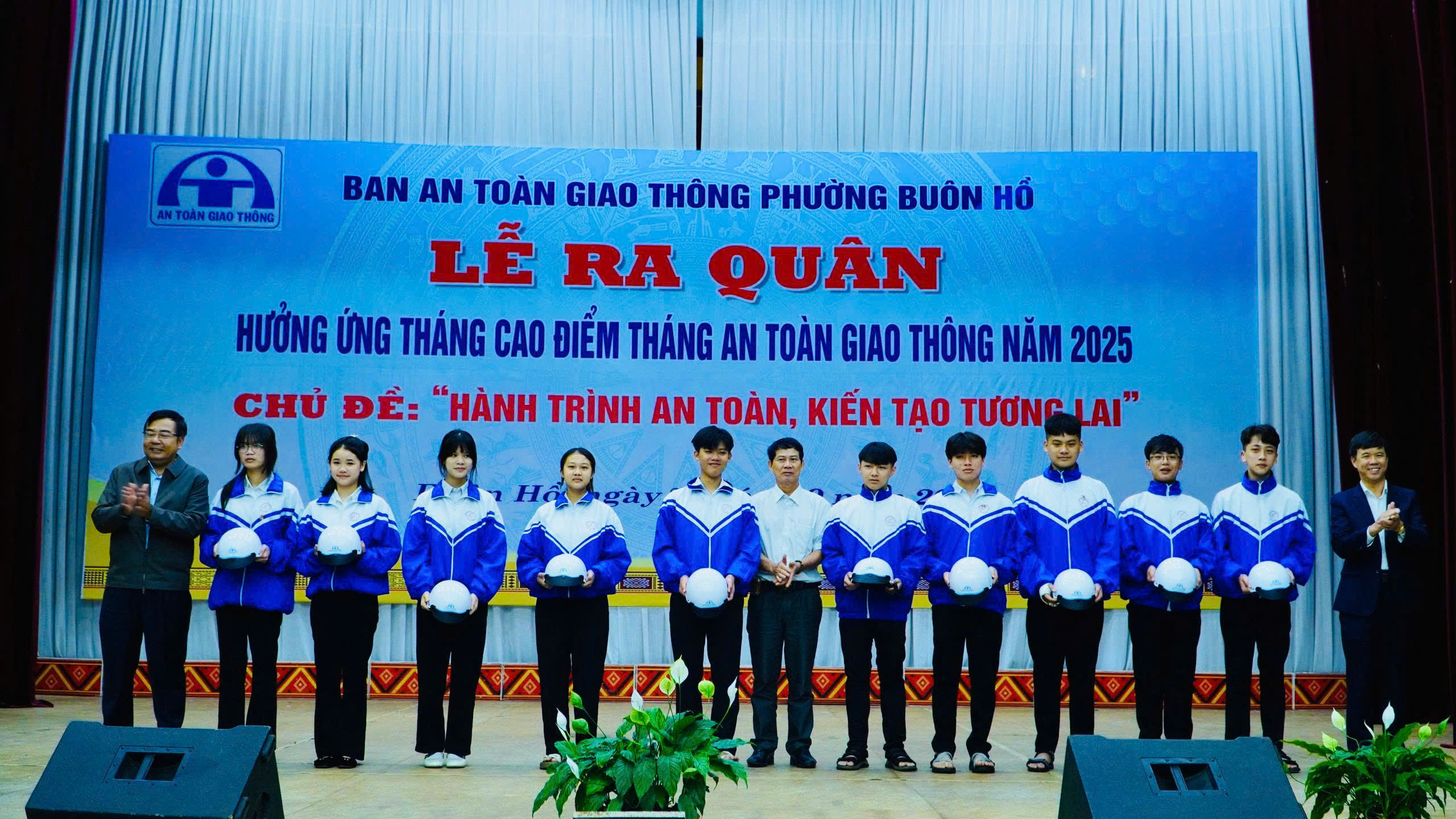 Phường Buôn Hồ ra quân hưởng ứng tháng cao điểm An toàn giao thông năm 2025